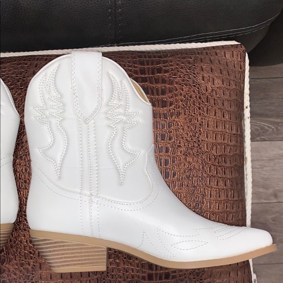 White Sticked Western Ankle Boots Size 8 - Picture 11 of 15
